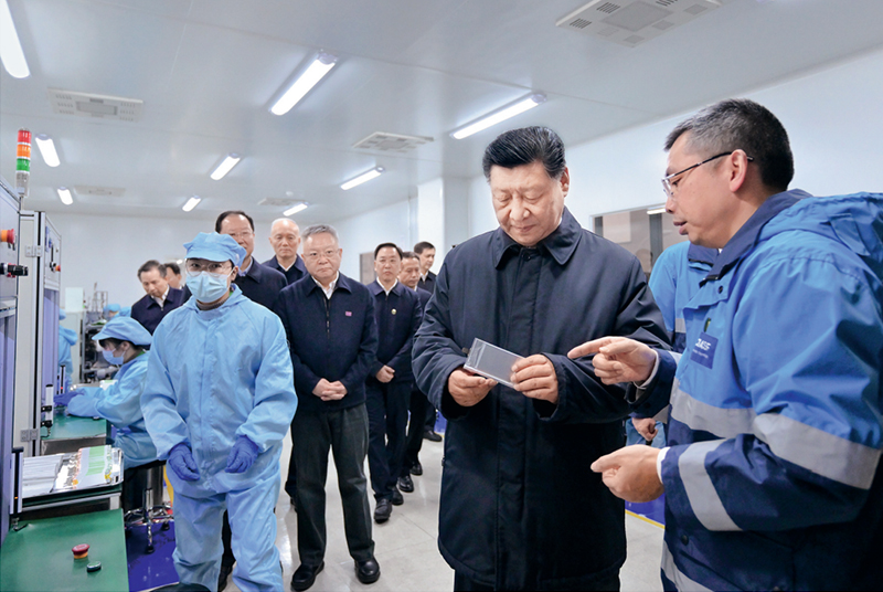 2024年3月18日至21日，中共中央总书记、国家主席、中央军委主席习近平在湖南考察。这是18日下午，习近平在中德合资企业巴斯夫杉杉电池材料有限公司考察。 新华社记者 谢环驰/摄
